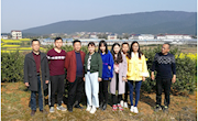 我院在扶贫点村开展义务植树活动