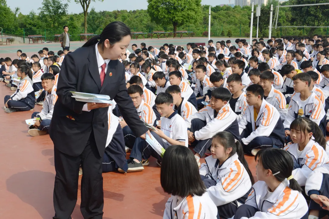 【教育整顿·我为群众办实事】检校同行、护航成长——临澧县检察院“法治进校园”活动之一