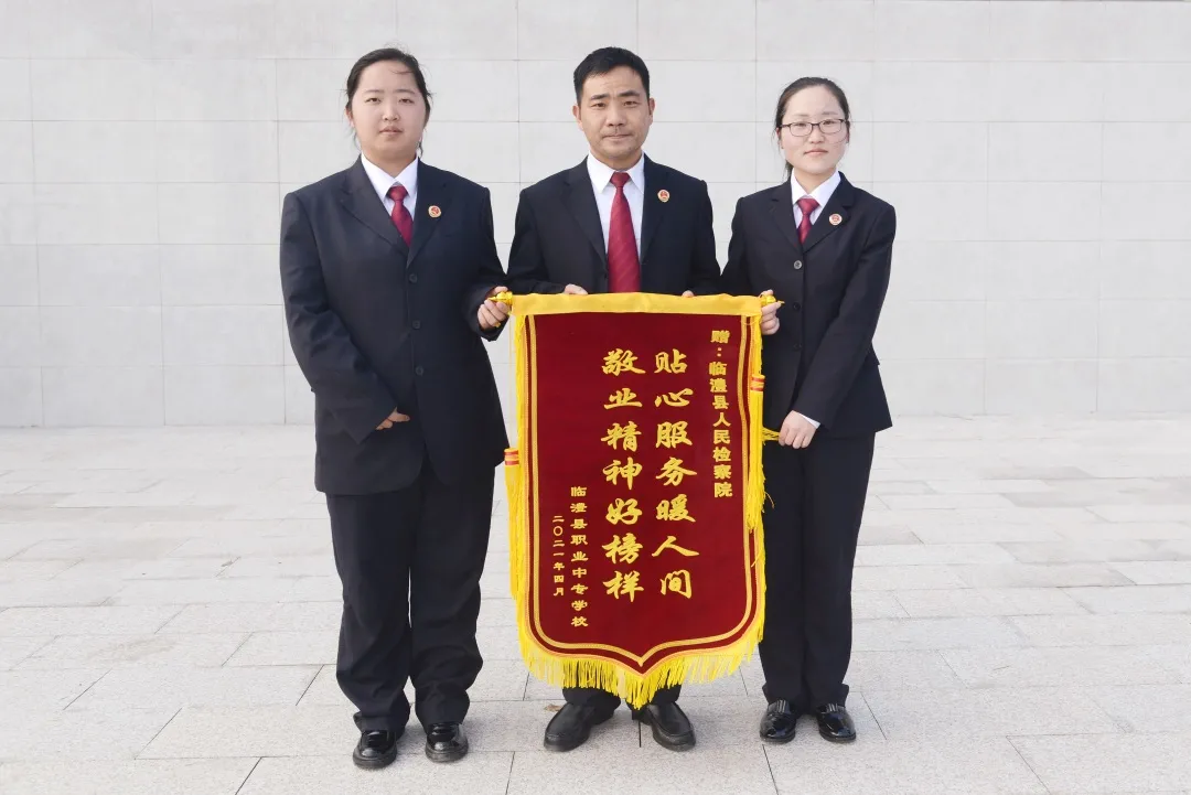 【教育整顿·我为群众办实事】检校同行、护航成长——临澧县检察院“法治进校园”活动之一