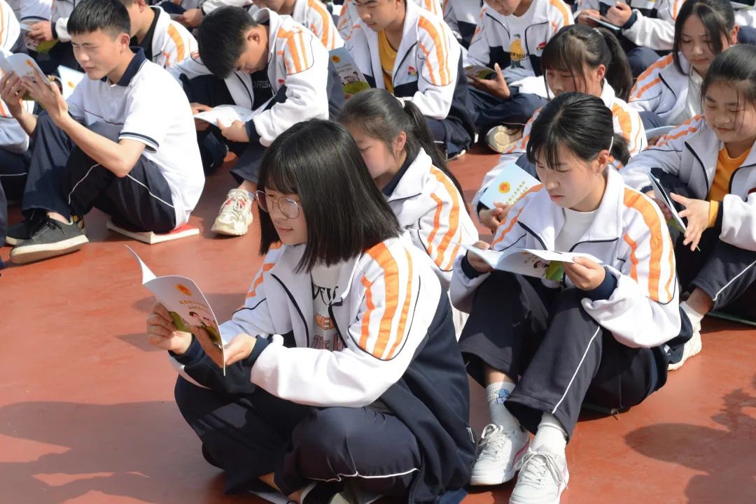 【教育整顿·我为群众办实事】检校同行、护航成长——临澧县检察院“法治进校园”活动之一