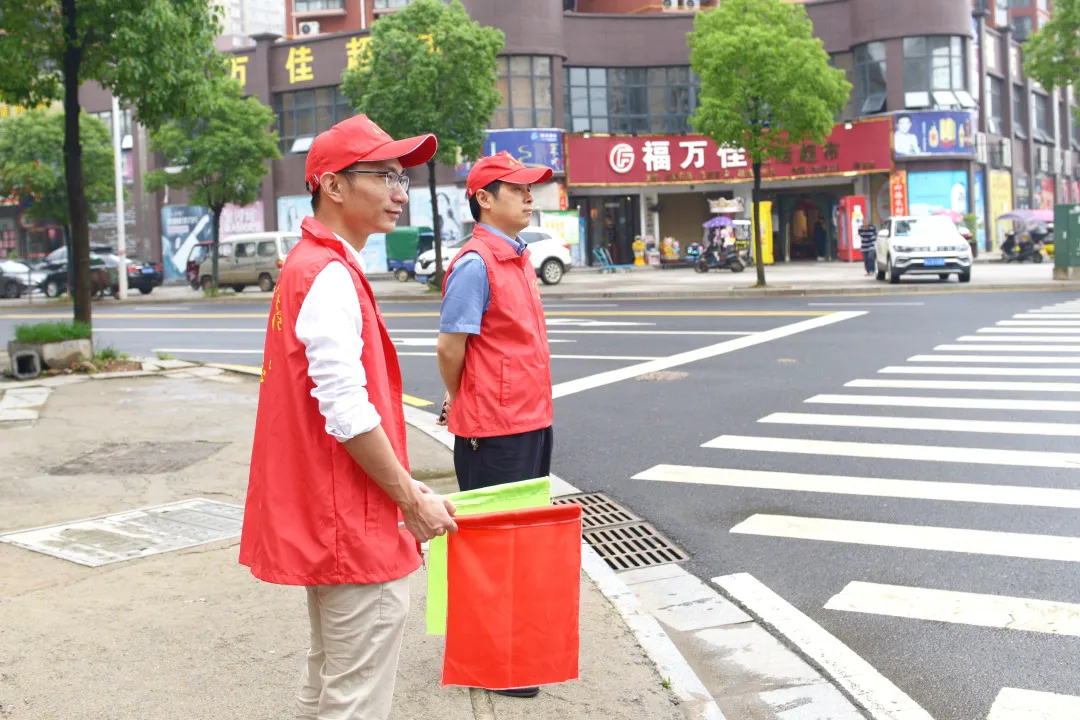 【教育整顿·我为群众办实事】临澧县检察院开展交通劝导志愿服务活动