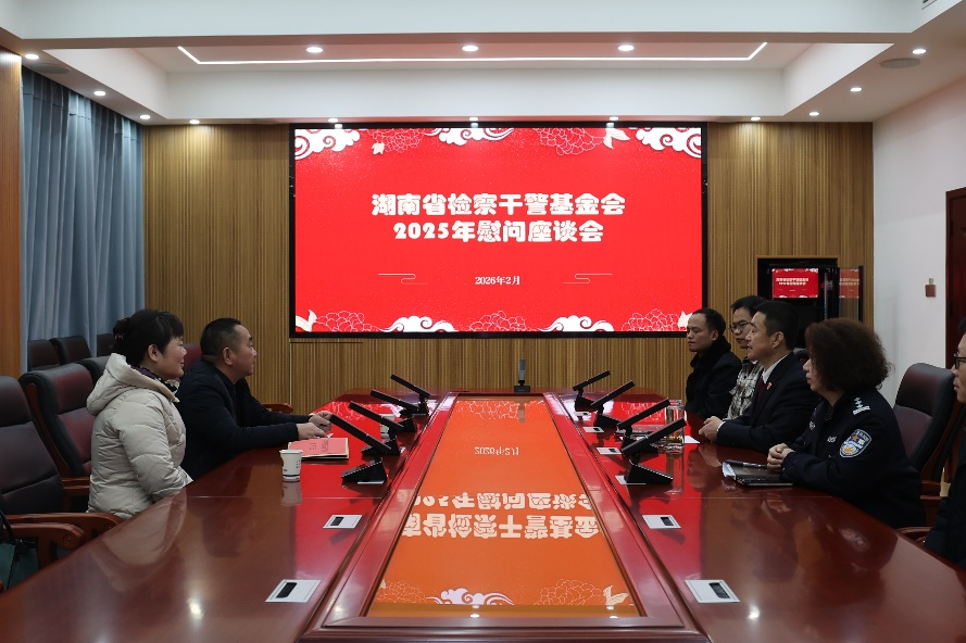 寒冬慰问递温情 组织关怀暖检心