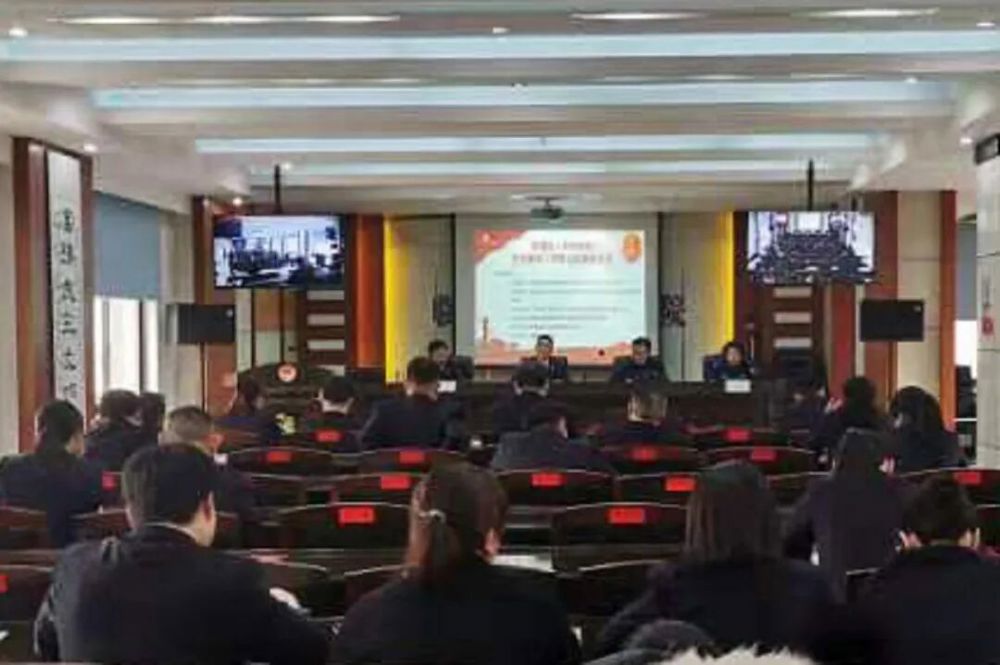总结表彰鼓干劲，谋篇布局谱新章