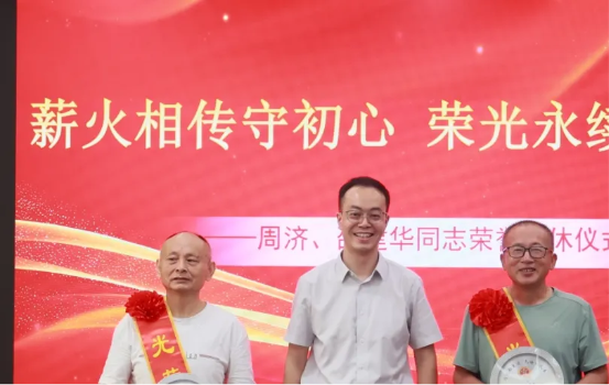 1229e17ab65d48c9bee24c0ef329f896_IMG_258
